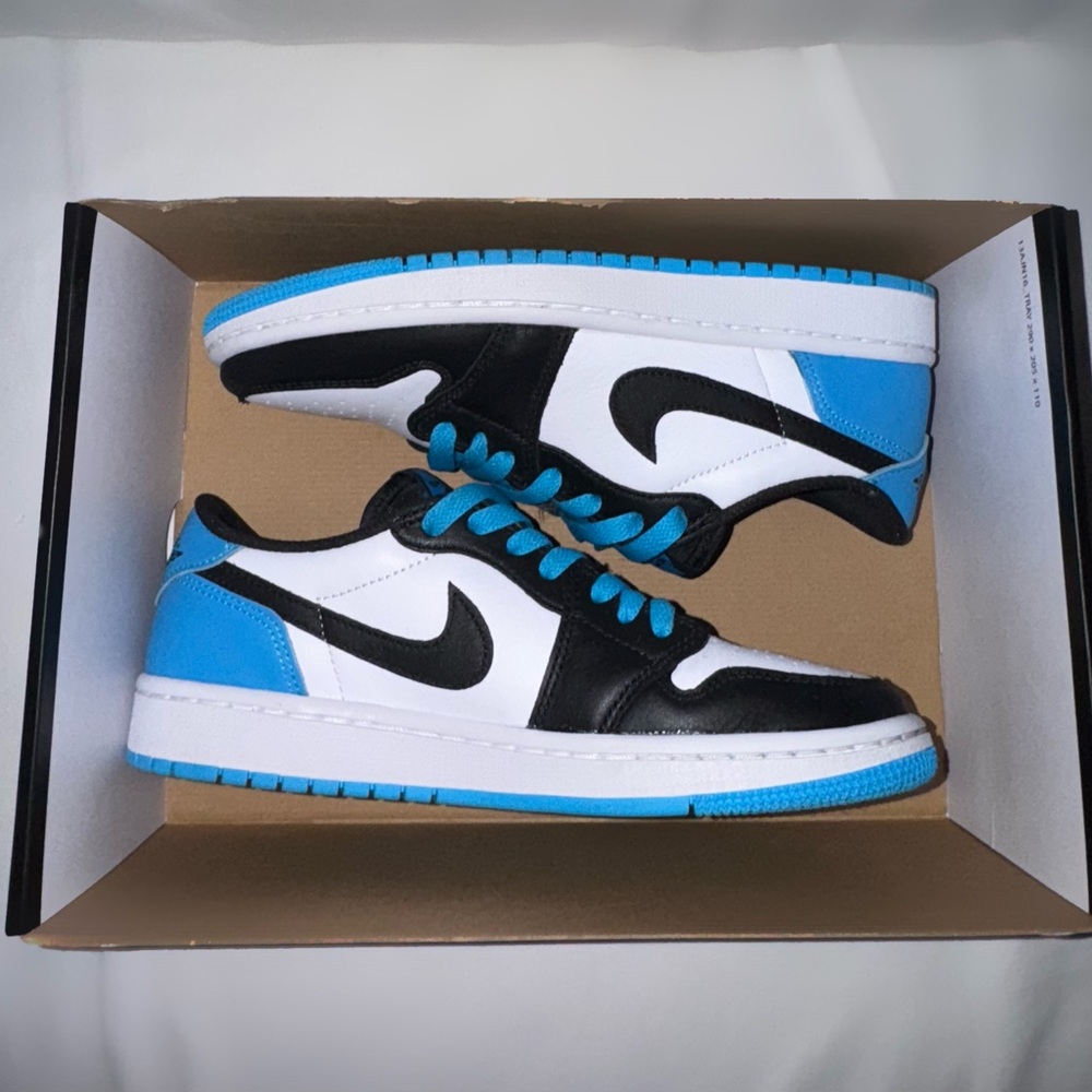 Air Jordan 1 Retro Low OG Powder Blue - Picture 1 of 6
